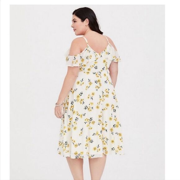 Torrid Ivory Chiffon Floral Wrap Dress - Picture 2 of 6